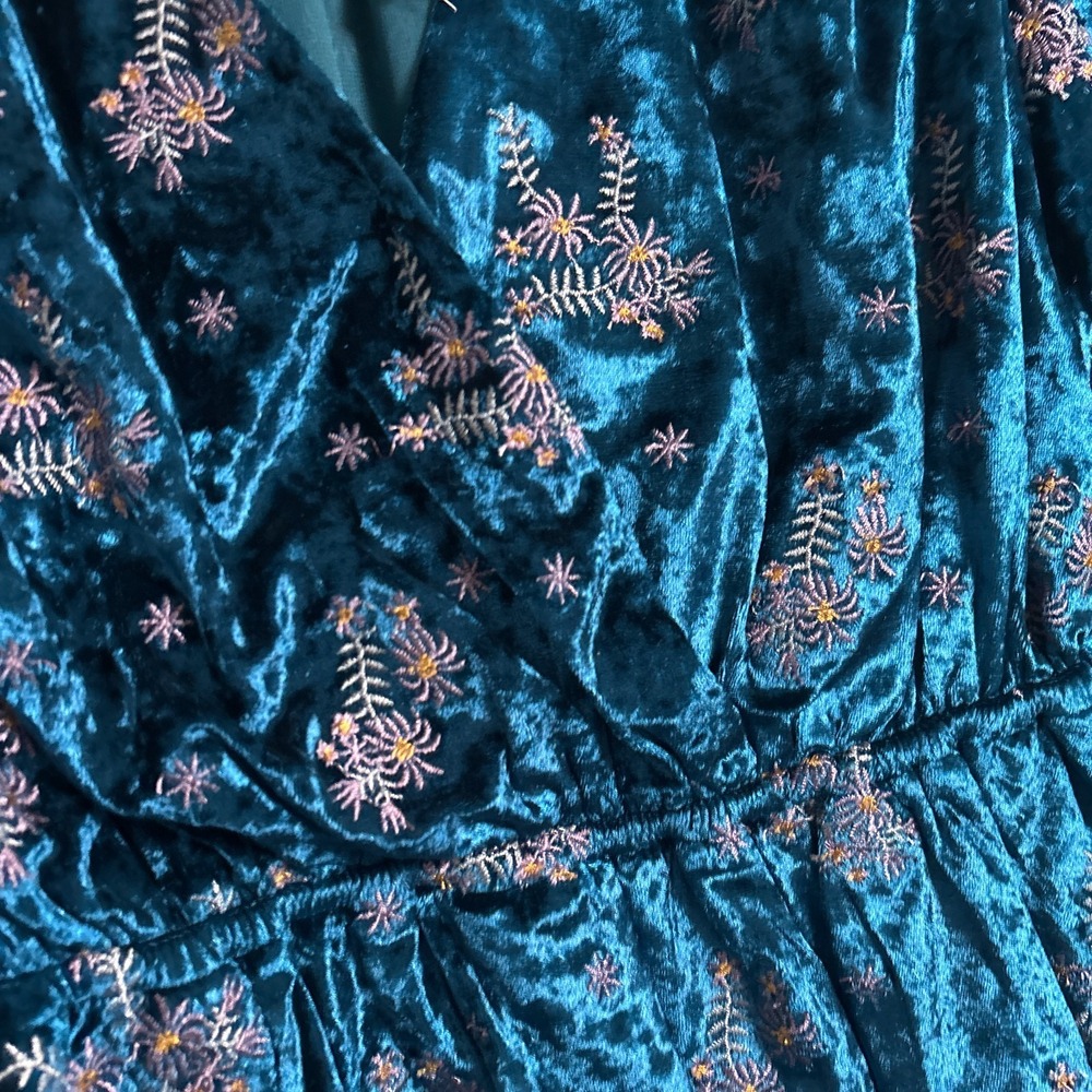 NEW Mystree Top M Teal Blue Pink Velvet Peplum Wrap Embroidered Balloon Cocktail - Picture 6 of 11